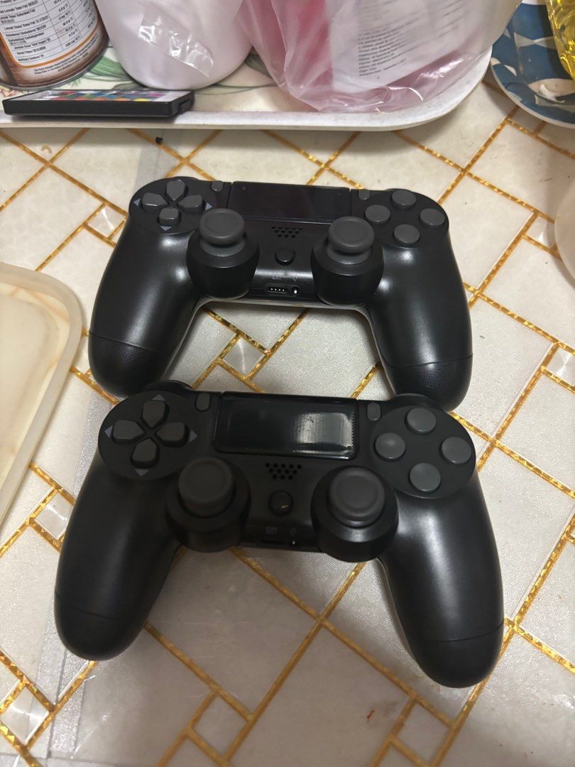 game controller (Category: Others) located in Singapore. Submitted by eyyfan (Listing ID 1416523573, Image 1). Description: 1 for 10$ take both for 15$.