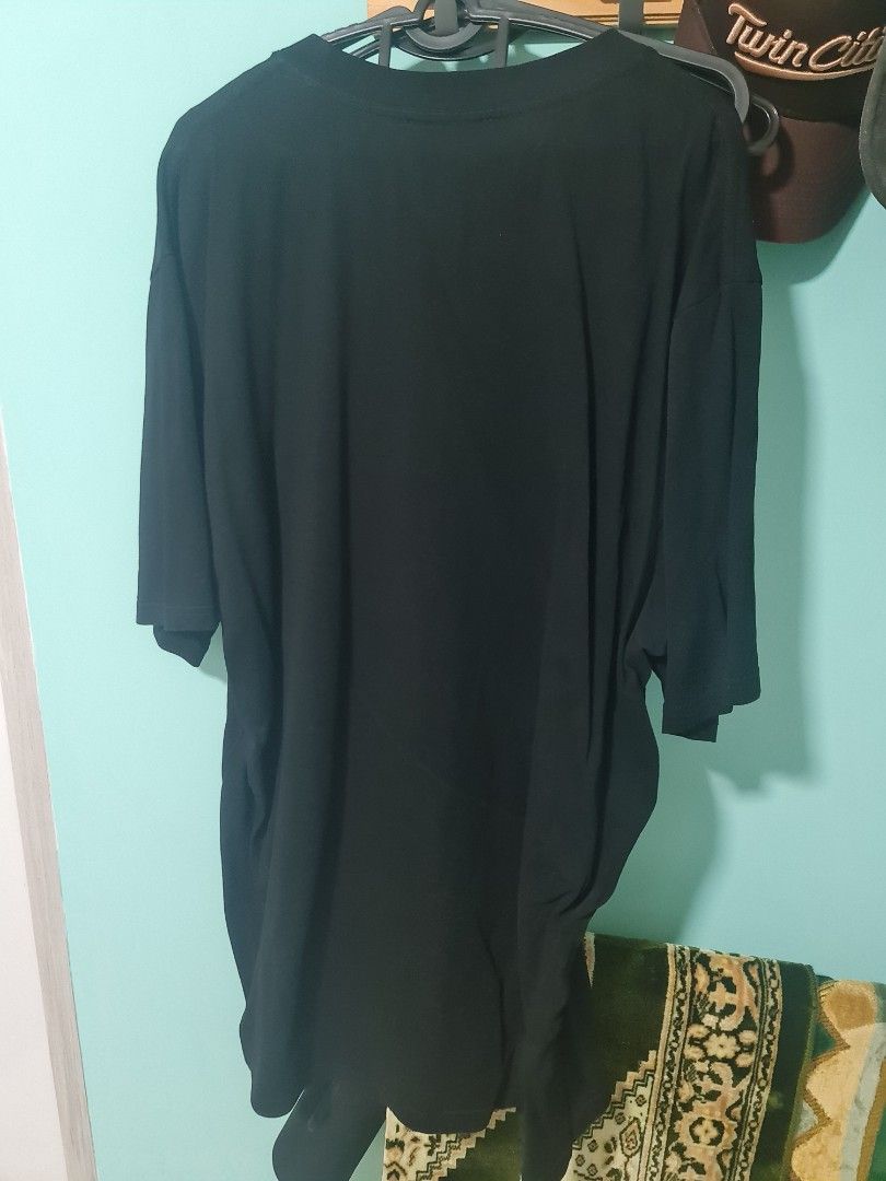 Givenchy (Category: Tshirts & Polo Shirts) located in Singapore. Submitted by rrrrrrr16 (Listing ID 1416636081, Image 3). Description: givenchy tshirt size 2XL fitting like uniqlo size 3XL tee or Essentials fear of god size XL worn 2 times don't ask stupid questions .