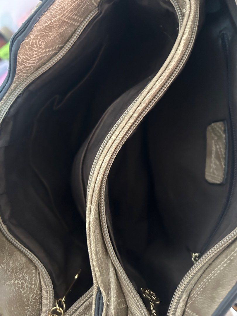 Gray Leather Shoulder Bag with Strap (Category: Shoulder Bags) located in Manila. Submitted by mi____estrella (Listing ID 1416501307, Image 3). Description: - barely used - good condition - with straps .