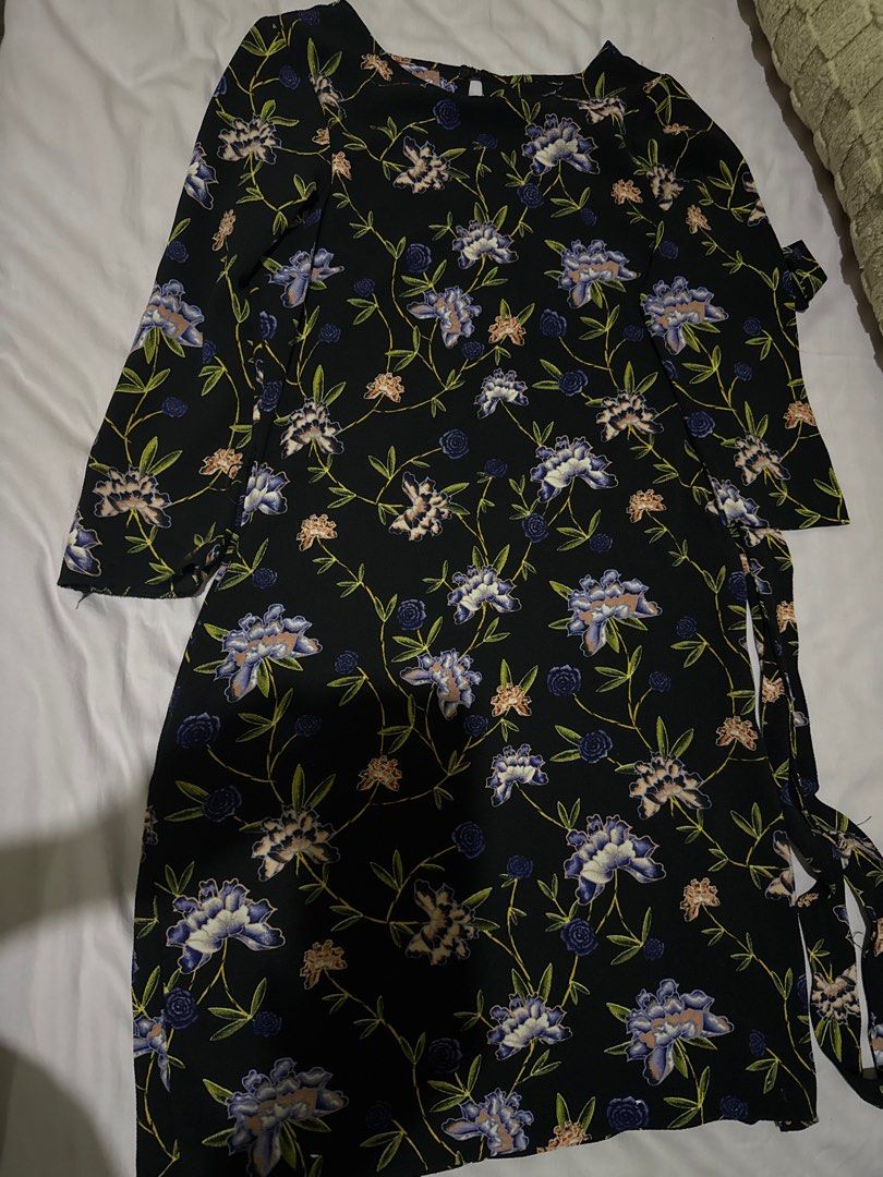 H&M Floral Dress (Category: Dresses) located in Cainta. Submitted by rmla_ (Listing ID 1416576902, Image 1). Description: PLEASE READ: Last price posted Item barely used No photo when worn SF c/o buyer RFS: barely used .