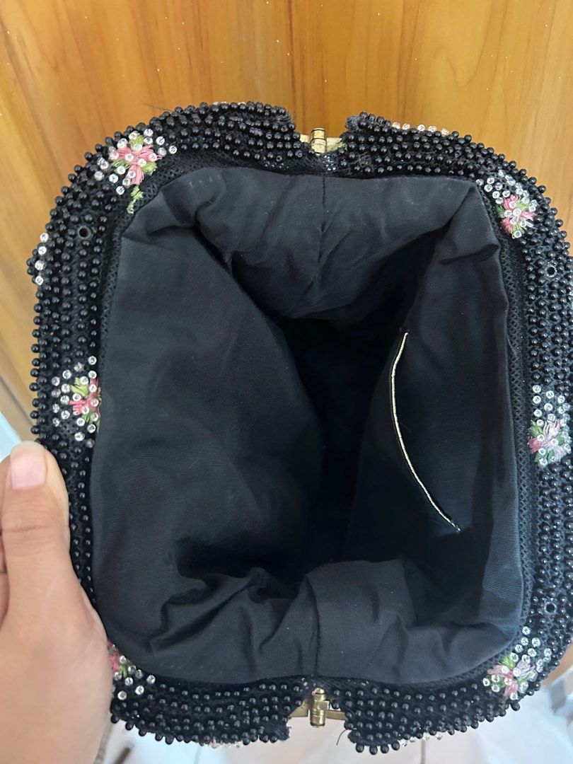 Japanese Beaded Floral Black Bag (Category: Purses & Pouches) located in Manila. Submitted by mi____estrella (Listing ID 1416501556, Image 2). Description: - bought in japan - good details.
