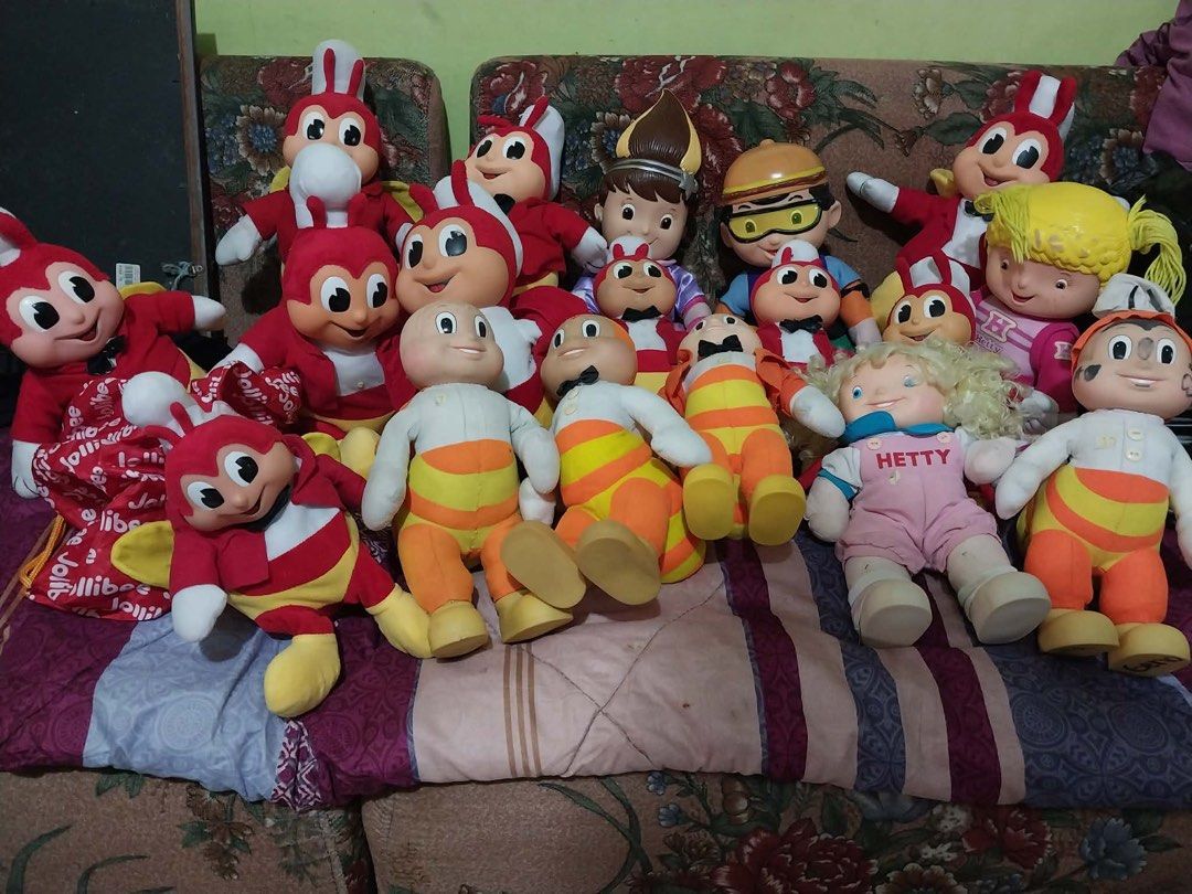 Jollibee Plush Toy Collection (Category: Plushies & Soft Toys) located in Manila. Submitted by kuya_moto (Listing ID 1416453918, Image 1). Description: Jollibee plush toy collection! Includes Jollibee, Hetty, and more. Various sizes and styles. Perfect for collectors! Dm for more info .