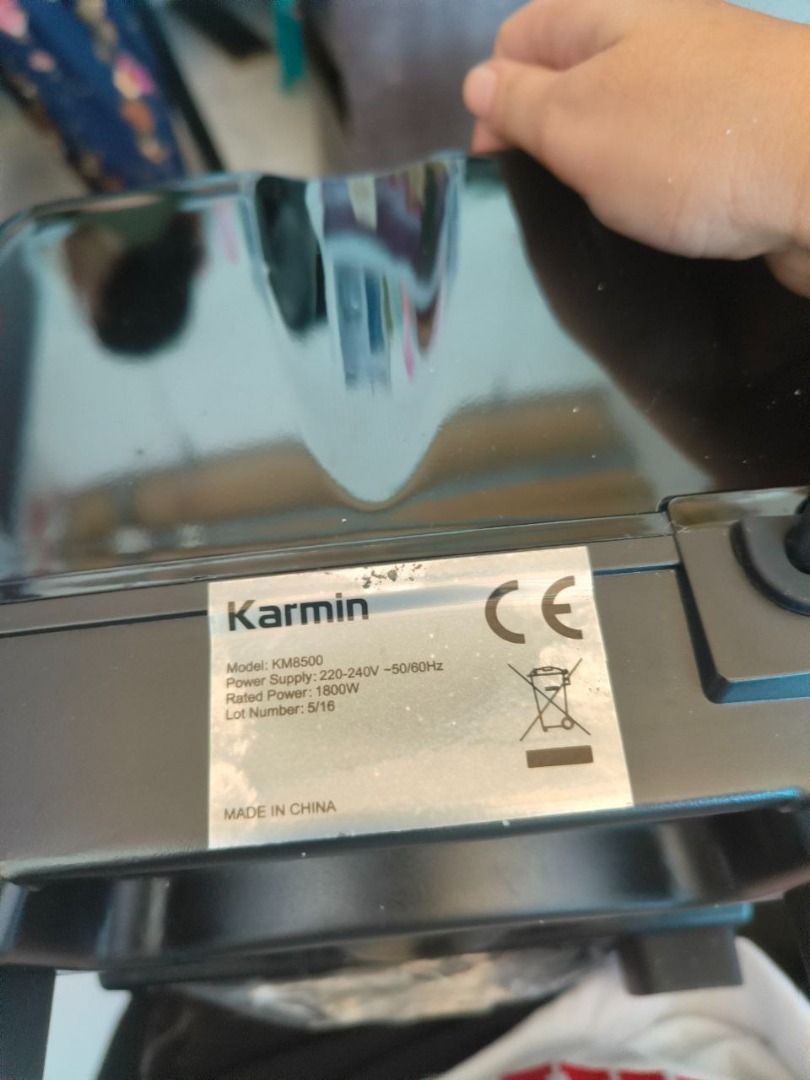 Karmin Professional Blender (Category: Juicers, Blenders & Grinders) located in Valenzuela. Submitted by onhoco (Listing ID 1372693863, Image 3). Description: The Karmin Professional Series 8500 is a high-speed blender designed for commercial or kitchen use, known for its powerful motor and ability to blend hot soups, ice, and smoothies. It features a 2-liter (70 oz) BPA-free jug. The Karmin Professional Series 8500 is often compared to other pro
