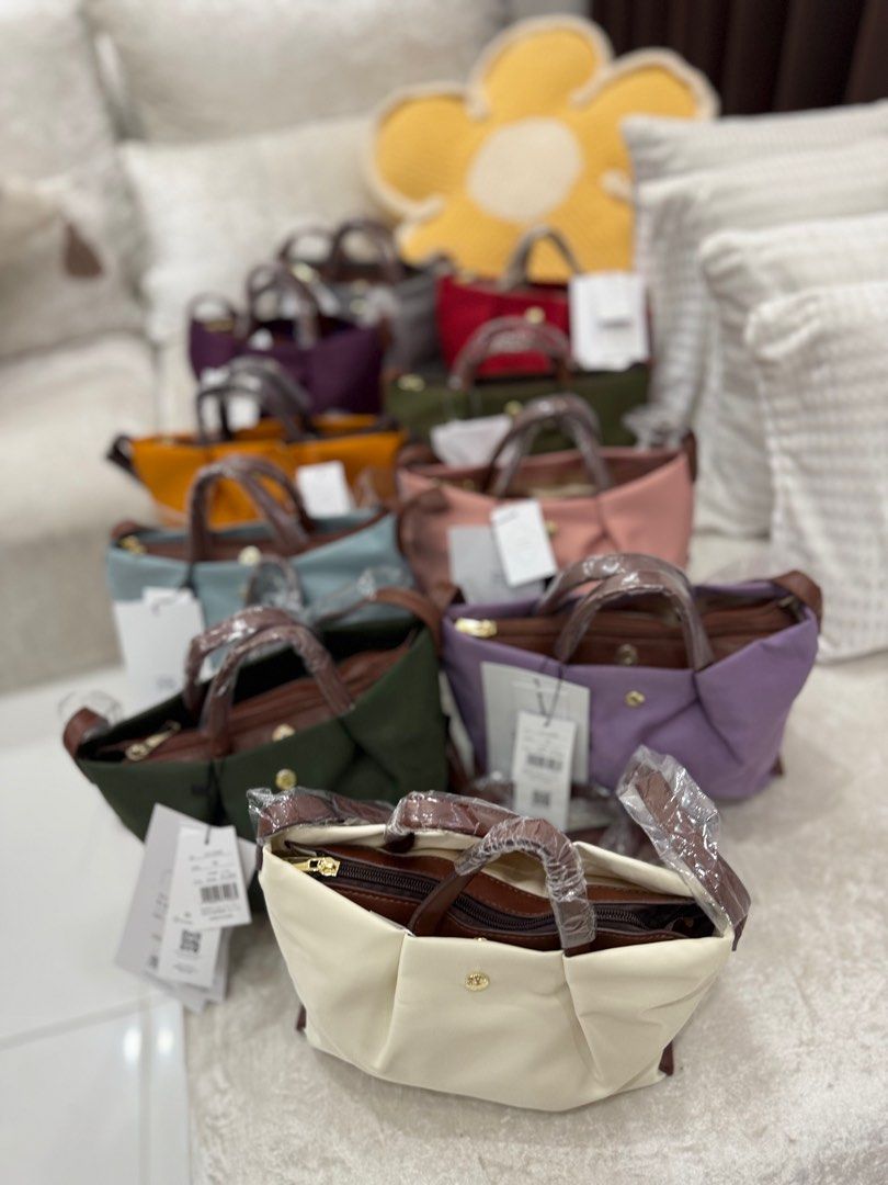 Legato Largo Burden Free Sling bag ORIGINAL (Category: Tote Bags) located in Manila. Submitted by hypemattersph (Listing ID 1416522055, Image 1). Description: - Stylish foldable handbag - Available in white, purple, green, pink, and more colors - Top handle design - Zippered main compartment - Includes a tag - Perfect for everyday use or as a gift - Compact and easy to store Onhand Ready to ship.