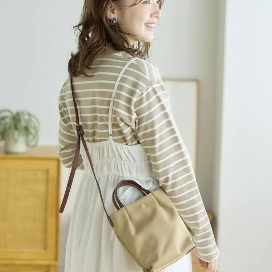Legato Largo Burden Free Vertical 2 way bag (Category: Shoulder Bags) located in Manila. Submitted by hypemattersph (Listing ID 1416522701, Image 2). Description: Stylish shoulder bag features a top handle and a detachable shoulder strap. It comes in various colors, including beige, black, gray, light brown, lavender, mustard, navy, olive, and red. It's perfect for everyday use and can complement any outfit. Onhand ready to ship.