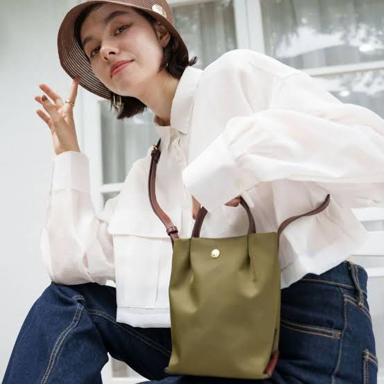 Legato Largo Burden Free Vertical 2 way bag (Category: Shoulder Bags) located in Manila. Submitted by hypemattersph (Listing ID 1416522701, Image 1). Description: Stylish shoulder bag features a top handle and a detachable shoulder strap. It comes in various colors, including beige, black, gray, light brown, lavender, mustard, navy, olive, and red. It's perfect for everyday use and can complement any outfit. Onhand ready to ship.