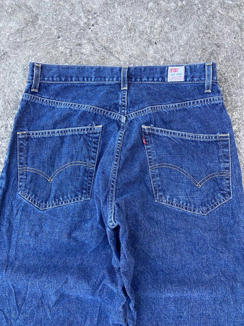 VINTAGE LEVIS RED TAB BAGGY JEANS (Category: Jeans) located in Iloilo. Submitted by wornworthyph (Listing ID 1416499065, Image 3). Description: SIZE - 34 to 35 HEM - 42 THIGH - 14 HEM - 10 EXCELLENT CONDITION ISSUE : 1 PINHOLE SCRATCH SA THIGH PART ALTERED DESIGN SA HEM 💰580 + SHIPPING FEE 📍ILOILO CITY 🧾 GCASH ( PAYMENT FIRST ) 🚚 J&T COURIER..