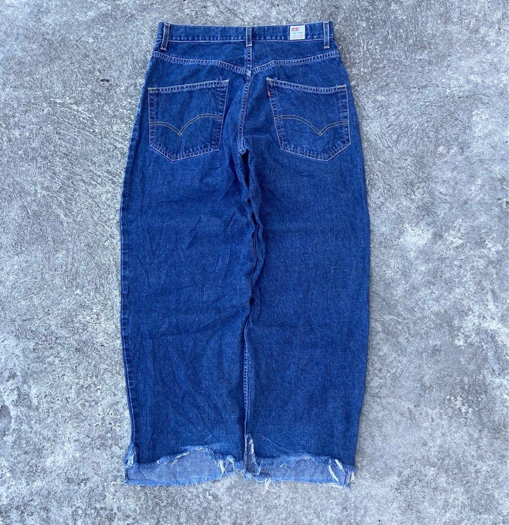VINTAGE LEVIS RED TAB BAGGY JEANS (Category: Jeans) located in Iloilo. Submitted by wornworthyph (Listing ID 1416499065, Image 2). Description: SIZE - 34 to 35 HEM - 42 THIGH - 14 HEM - 10 EXCELLENT CONDITION ISSUE : 1 PINHOLE SCRATCH SA THIGH PART ALTERED DESIGN SA HEM 💰580 + SHIPPING FEE 📍ILOILO CITY 🧾 GCASH ( PAYMENT FIRST ) 🚚 J&T COURIER..