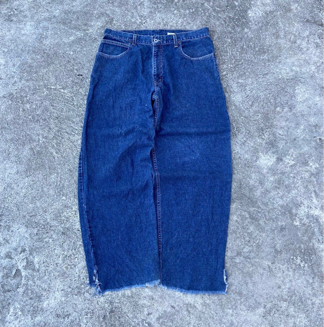 VINTAGE LEVIS RED TAB BAGGY JEANS (Category: Jeans) located in Iloilo. Submitted by wornworthyph (Listing ID 1416499065, Image 1). Description: SIZE - 34 to 35 HEM - 42 THIGH - 14 HEM - 10 EXCELLENT CONDITION ISSUE : 1 PINHOLE SCRATCH SA THIGH PART ALTERED DESIGN SA HEM 💰580 + SHIPPING FEE 📍ILOILO CITY 🧾 GCASH ( PAYMENT FIRST ) 🚚 J&T COURIER..