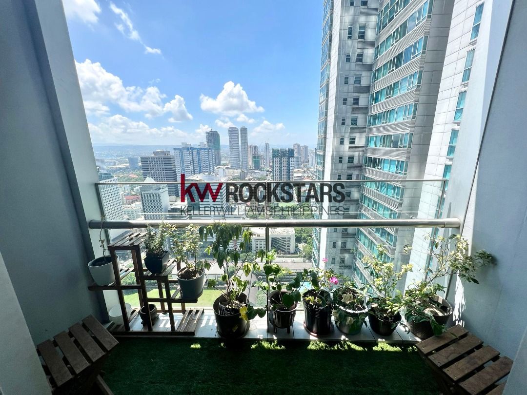 (Bare Unit + Parking) Luxury 1 Bedroom Unit with Den / Guest Room For ...