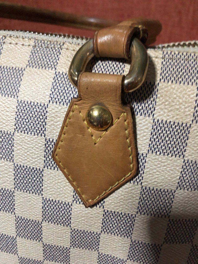 Lv Saleya Gm (Category: Luxury Bags & Wallets) located in Quezon City. Submitted by karma_para_sa_bogus (Listing ID 1416552153, Image 2). Description: Preowned condition. 7/10. guaranteed authentic. no inclusion. .