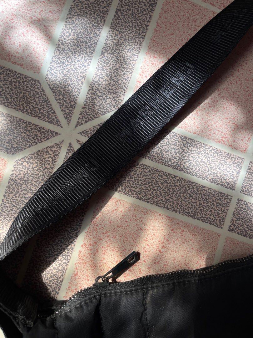 Marhen.J Luna Bag (Nylon) - Black (Category: Luxury Bags & Wallets) located in Cavite. Submitted by _jemiiii (Listing ID 1416480145, Image 2). Description: - rusting on hardware (still smooth zipper) - damage is on the inside only (can be stitched) - body is still great! WHAT U SEE IS WHAT U GET NO RETURN NO REFUND.