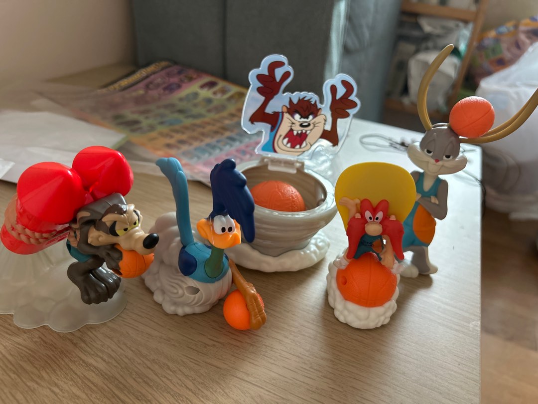 McDonald looney tune toy set, Hobbies & Toys, Toys & Games on Carousell