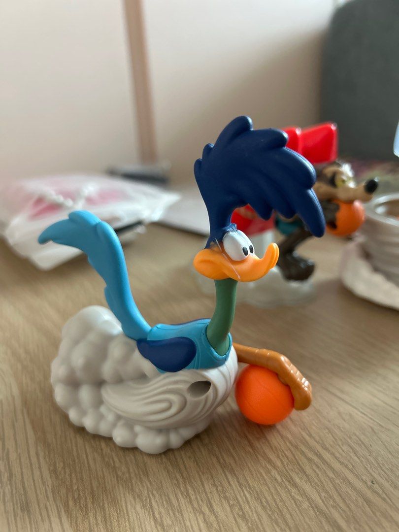 McDonald looney tune toy set, Hobbies & Toys, Toys & Games on Carousell