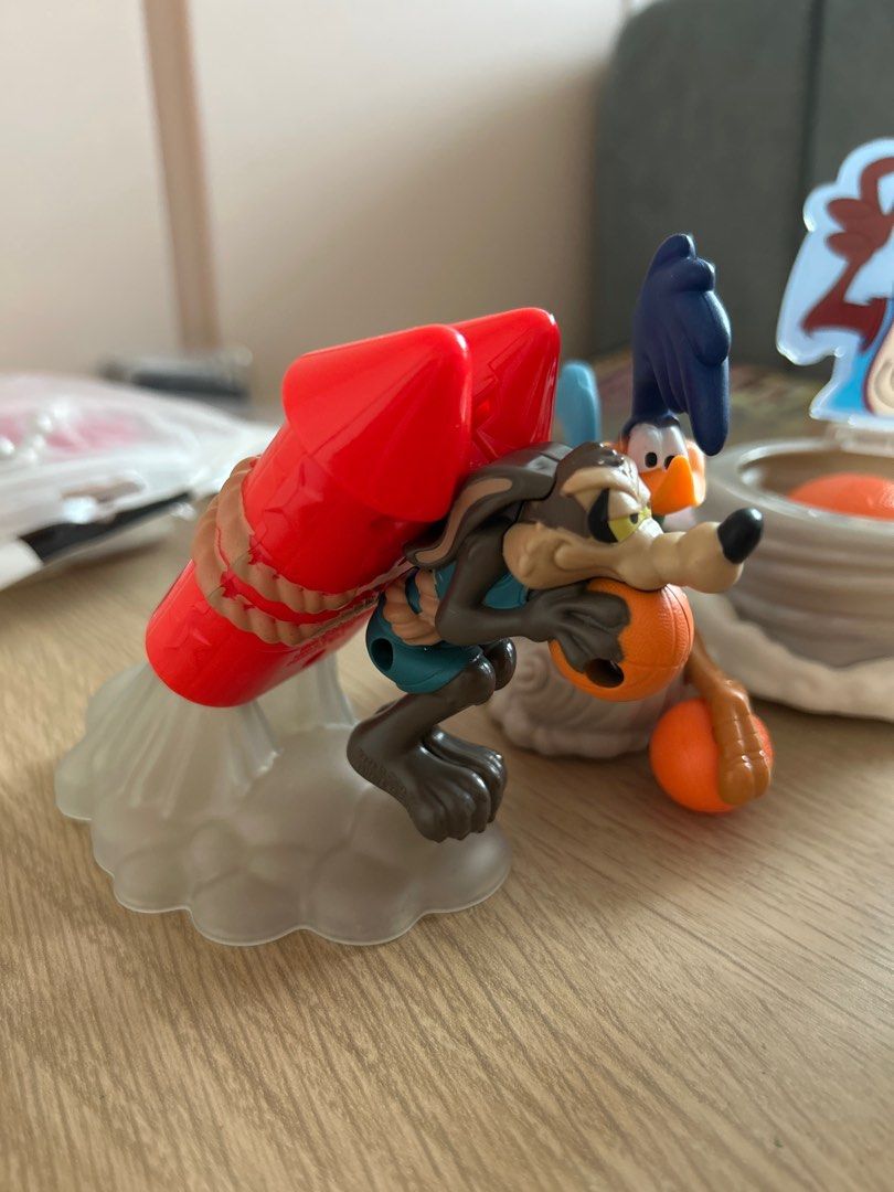 McDonald looney tune toy set, Hobbies & Toys, Toys & Games on Carousell