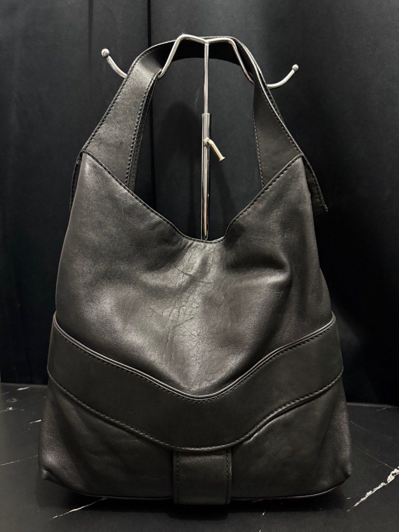 Michael Kors hobo/sling (Category: Luxury Bags & Wallets) located in Dagupan City. Submitted by handpickedcollection_ (Listing ID 1416478746, Image 2). Description: MK hobo/sling ☑️minimal signs of usage. Pls see pics 🙂 ☑️Authentic ❌No WW 👜 Preloved From Japan Box.