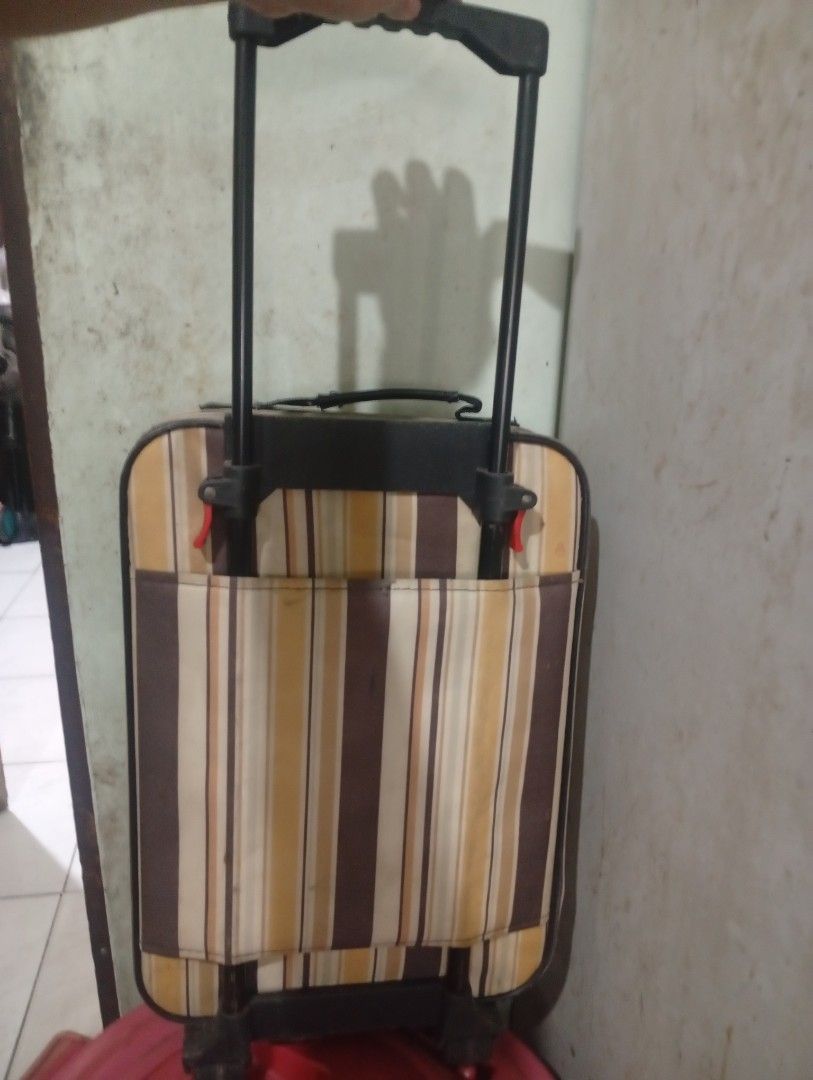 Mini Luggage/Maleta (Category: Luggage) located in Taguig. Submitted by mgaabubotniligaya (Listing ID 1416473410, Image 2). Description: PRELOVED - Old, Rusty, Dirty With minimal flaws but super good zippers / still functional and serves purpose small lang po ito needs cleaning 📍Location: Wawa / Sta. Ana, Taguig 🛵Lalamove and Pick Up Only 💸Payment First thru GCash / PayMaya and other Banks.