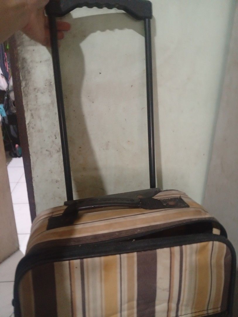 Mini Luggage/Maleta (Category: Luggage) located in Taguig. Submitted by mgaabubotniligaya (Listing ID 1416473410, Image 3). Description: PRELOVED - Old, Rusty, Dirty With minimal flaws but super good zippers / still functional and serves purpose small lang po ito needs cleaning 📍Location: Wawa / Sta. Ana, Taguig 🛵Lalamove and Pick Up Only 💸Payment First thru GCash / PayMaya and other Banks.