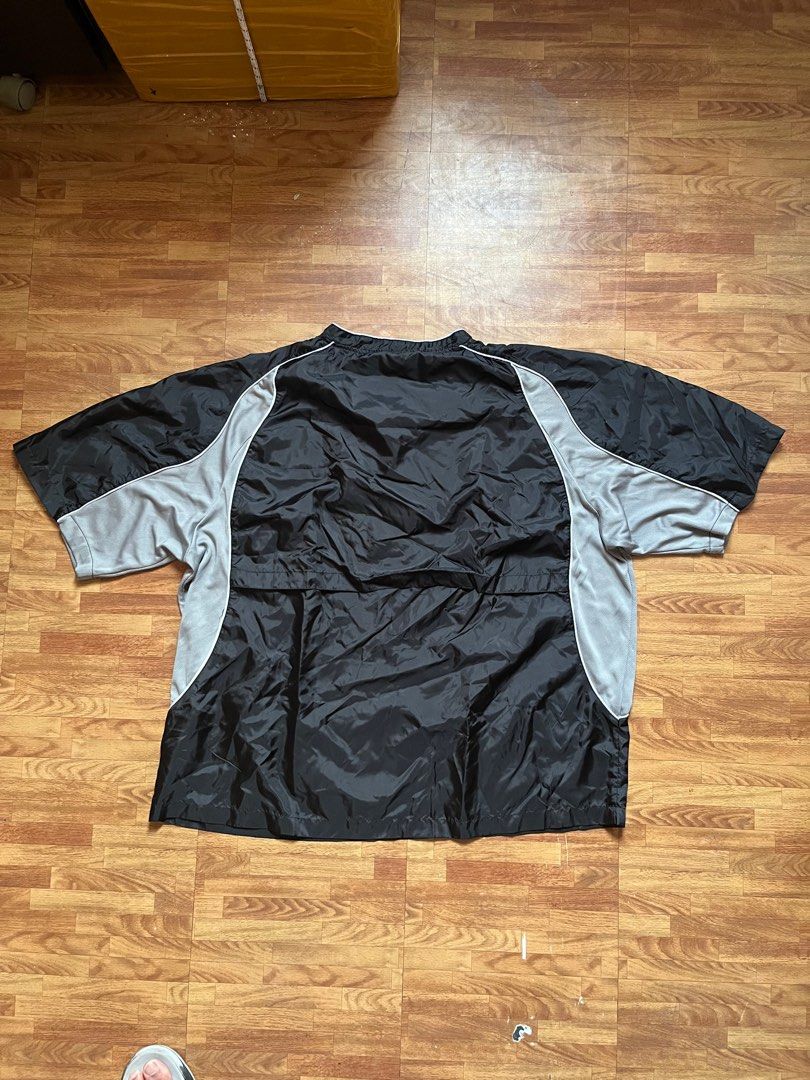 Mizuno Batting Shirt (Category: Coats, Jackets and Outerwear) located in Quezon City. Submitted by chris.secondhand (Listing ID 1416578429, Image 3). Description: - Mizuno jacket - Color: Black and gray - Size: XXL - Features: Half-zip, short sleeves - Design: Sporty with gray panels, Mizuno logo on chest -.