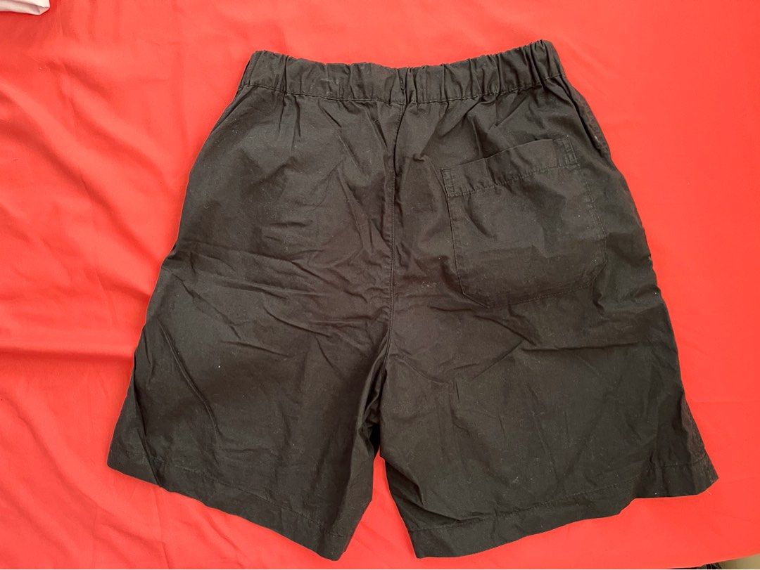 MUJI Black Cotton Shorts (Category: Shorts) located in Taguig. Submitted by vanillastore_ (Listing ID 1416460652, Image 2). Description: - MUJI black cotton shorts - Size: S - Features: Elastic waistband with drawstring, relaxed fit, single back pocket - Material: 100% cotton - Super comfy to wear!.