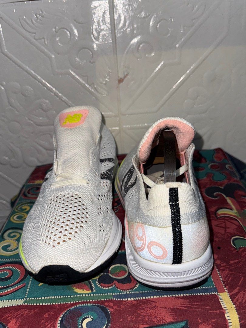 New Balance 890 Running Shoes (Category: Sneakers) located in Baguio. Submitted by ezaussie (Listing ID 1416569383, Image 3). Description: Size 9US womens 40.5 EU.
