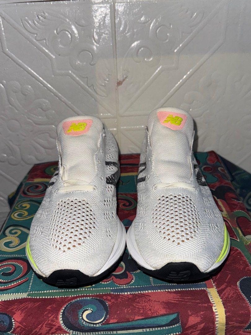 New Balance 890 Running Shoes (Category: Sneakers) located in Baguio. Submitted by ezaussie (Listing ID 1416569383, Image 2). Description: Size 9US womens 40.5 EU.