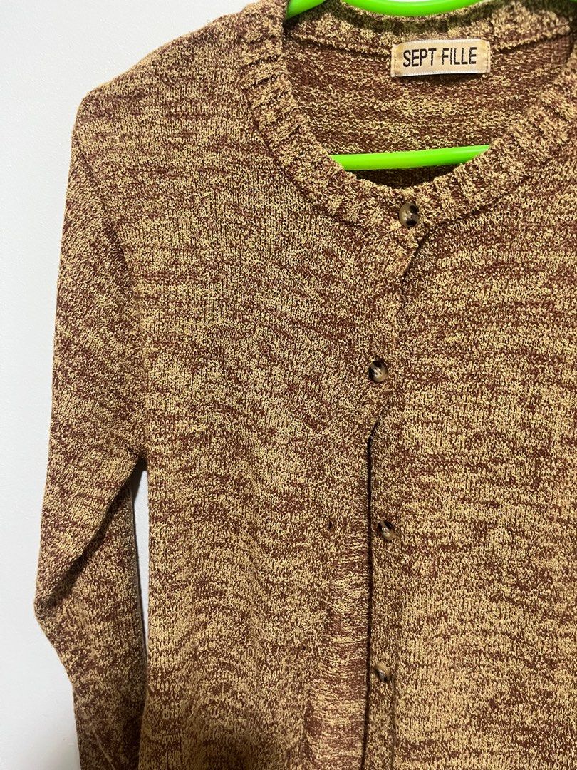 new york downtown girly sweater yellow gradient (Category: Coats, Jackets and Outerwear) located in Manila. Submitted by missdeeclutterz (Listing ID 1416569821, Image 2). Description: 𐙚 mop: gcash or bank transfer (bpi preferred) 𐙚 mod: lalamove (if within metro manila) lbc meet up (sm moa or makati area).