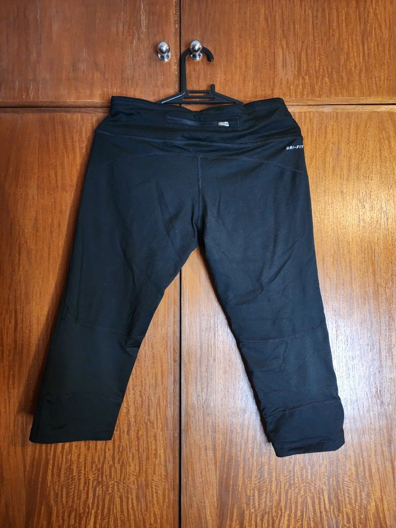 NIKE DRI FIT LEGGINGS (Category: Activewear) located in Muntinlupa City. Submitted by trishdlf (Listing ID 1416577383, Image 2). Description: - Nike Dri-FIT running leggings - Size: Medium (M) - Reflective details - Perfect for running and gym - low waist, capris style Discounts for 3 or more items MOP: BPI/Gcash Shipping thru Gogoxpress c/o buyer.