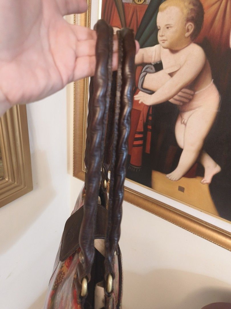 Patricia Nash (Category: Luxury Bags & Wallets) located in Manila. Submitted by jhinesquivel (Listing ID 1416524278, Image 1). Description: - Brown leather braided handles - Patterned fabric body - Gold-colored hardware - Classic/Vintage style.
