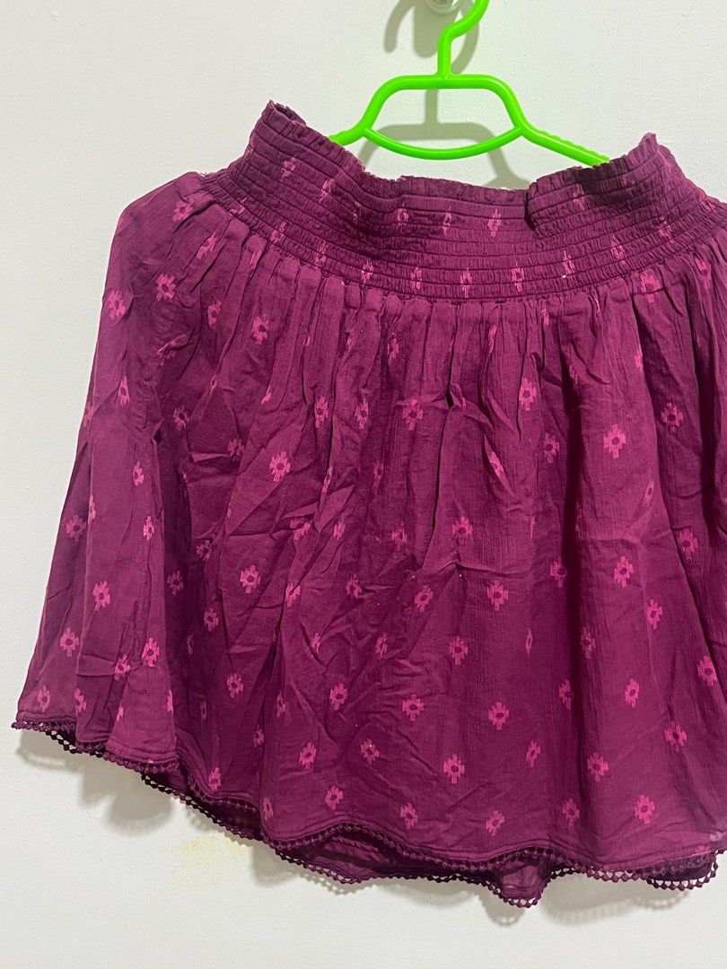 purple skirt with mini flower patterns (Category: Skirts) located in Manila. Submitted by missdeeclutterz (Listing ID 1416571207, Image 2). Description: p𐙚 mop: gcash or bank transfer (bpi preferred) 𐙚 mod: lalamove (if within metro manila) lbc meet up (sm moa or makati area).