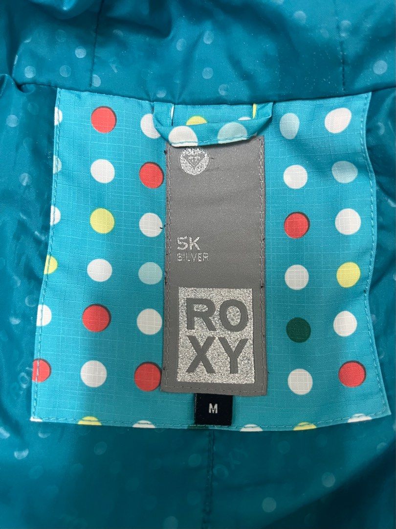 Roxy ski jacket (Category: Coats, Jackets and Outerwear) located in Singapore. Submitted by 1belay (Listing ID 1416575747, Image 2). Description: Polka dot design. Able to withstand negative degree. Tested in hokkaido ski mountains. Layer with heattech to keep warm. Very comfortable and for people who like their runs slightly loose. Better to grab your own, compared to renting the apparels. Will save you the money for your next holiday. .