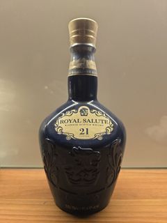 Royal Salute Signature Blend 21 Year Old, Oak & Sherry Cask, 40% whisky bottle