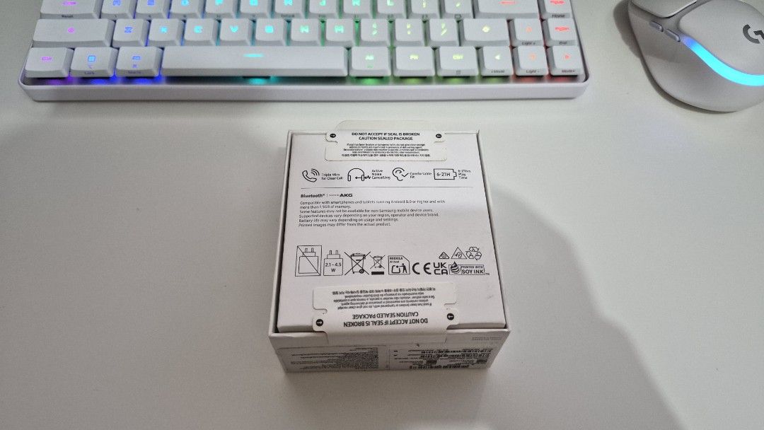 Samsung Galaxy Buds FE (Category: Earphones) located in Navotas City. Submitted by hime.ivy (Listing ID 1416506897, Image 2). Description: - Samsung Galaxy Buds FE - Brand new, unopened box - Includes earbuds - Original packaging - White box with Samsung logo and Galaxy Buds FE branding - Specifications on the back of the box - Likely white earbuds.
