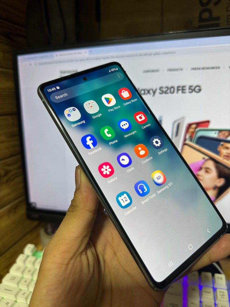 Samsung s20fe (Category: Samsung) located in Quezon City. Submitted by mubrogadgets (Listing ID 1416568873, Image 1). Description: ₱6,990 lang! Meron ka na SUPER FLAGSHIP PHONE 💎 📸 Napakalinaw ng camera — solid pang photo & video ✅ No issue 📱 Samsung S20 FE 💪 High performance | Premium quality Paunahan na lang! ⏳🔥 PM na agad bago maunahan 😉.