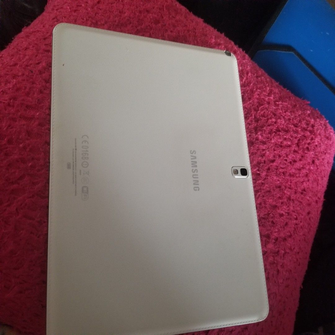 Samsung Tablet (Category: Android) located in Paranaque City. Submitted by showboat (Listing ID 1416513857, Image 2). Description: no issue 16 gig complete with fast charger with 32 gig sd padded bag, keyboard and stylus pen..