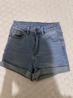 (Category: ) located in . Submitted by ri.declutters (Listing ID 1416601515, Image 1). Description: .