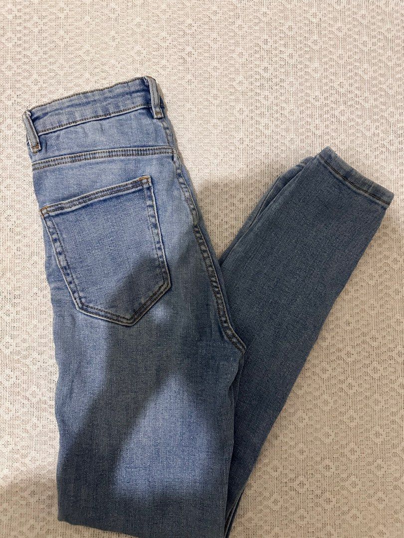 Skinny Jeans (Category: Jeans) located in Bacolor. Submitted by ri.declutters (Listing ID 1416599744, Image 2). Description: 💌 Location: Pampanga 💌 Preloved/Decluterring 💌 Shipping fee varies depending on your location 💌 MOD: Gcash or BDO 💌 Lalamove/JNT 💌 No rush shipping.