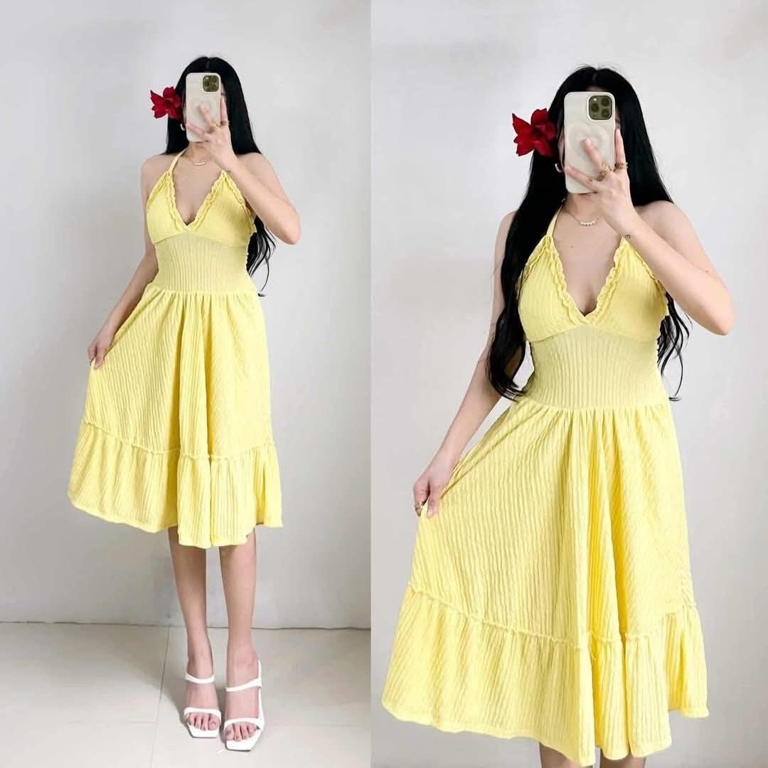 SOLEIA PADDED PLAIN MIDI DRESS (Category: Dresses) located in Cainta. Submitted by agirlnamedkatkatII (Listing ID 1416570372, Image 1). Description: SOLEIA PADDED PLAIN MIDI DRESS P290.00 FREESIZE CAN FIT FROM SMALL-LARGE LARGE FABRIC: BARK CREPE NOTE: PLEASE PROVIDE 2ND AND 3RD COLOR OPTIONS.