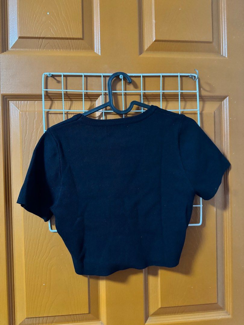 Super Girl Black Crop Top (Category: Others Tops) located in Mandaluyong City. Submitted by glampod (Listing ID 1416488561, Image 2). Description: LAST PRICE POSTED. All items are my personal clothes, priced at less than half their original price. Most were worn under 3x, with some worn only a few times. Pag madami po binili, may discount? WALA Rush po pay ko na now may LP pa po? WALA May when worn po kayo? WALA. What you see is what you get For 