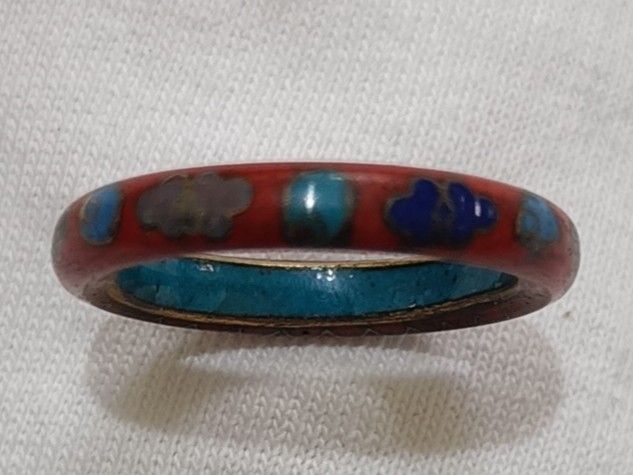 Vintage Cloissoine Chunky Enamel Ring (Category: Rings) located in Baguio. Submitted by maryrose1188 (Listing ID 1416635966, Image 2). Description: - Vintage ring - Red enamel band - Blue and turquoise accents - Gold-colored interior - Size 8 - Cloud-like design - Classic aesthetic.