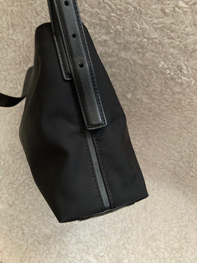 Vintage Coah Mercer shoulder bag (Category: Luxury Bags & Wallets) located in Mabalacat. Submitted by bagstrend (Listing ID 1416482646, Image 3). Description: Minimal scratches on base leather and hardware (last 3 pics) Clean inside and out Color: Black Size: 7" height 13" base length 11" lips Excellent condition No COD, ship out after payment via gcash or BPI bank transfer. Price + sf. Courier: JRS/J&T for door2door, LBC for branch pick up only.