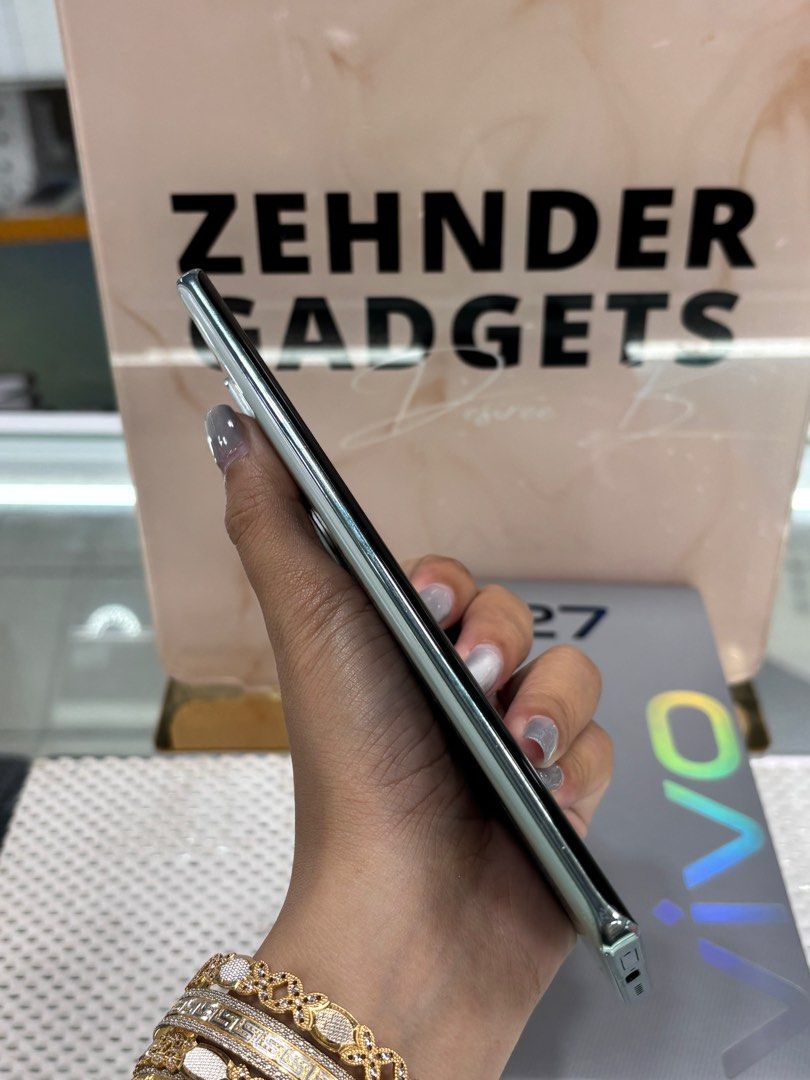 VIVO V27 12/256GB OPENLINE (Category: Vivo) located in San Juan City. Submitted by desireebayal96 (Listing ID 1416473893, Image 3). Description: VIVO V27 5G • 12/256GB • DUAL SIM (OPENLINE) • 50MP • 4600mAh • 97% SMOOTH • NO DENTS • NO ISSUE • NO HISTORY OF REPAIR • WITH BOX SAME SERIAL OPEN FOR COD SAME DAY DELIVERY PLUS SHIPPING FEE MESSAGE ME DIRECTLY FOR MORE INFO Store located📍2nd floor Vmall Greenhills Shopping Center Thank you for checkin