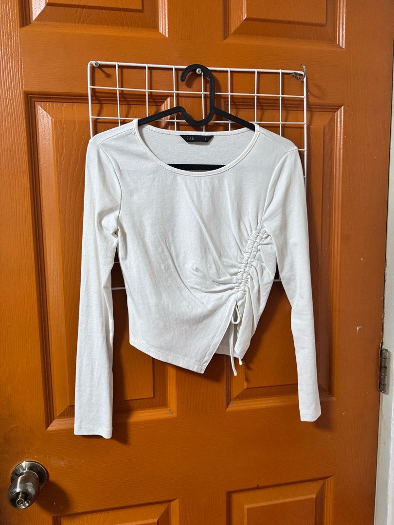 White Long Sleeve Top with Ruched Detail (Category: Blouses) located in Mandaluyong City. Submitted by glampod (Listing ID 1416485740, Image 1). Description: LAST PRICE POSTED. All items are my personal clothes, priced at less than half their original price. Most were worn under 3x, with some worn only a few times. Pag madami po binili, may discount? WALA Rush po pay ko na now may LP pa po? WALA May when worn po kayo? WALA. What you see is what y