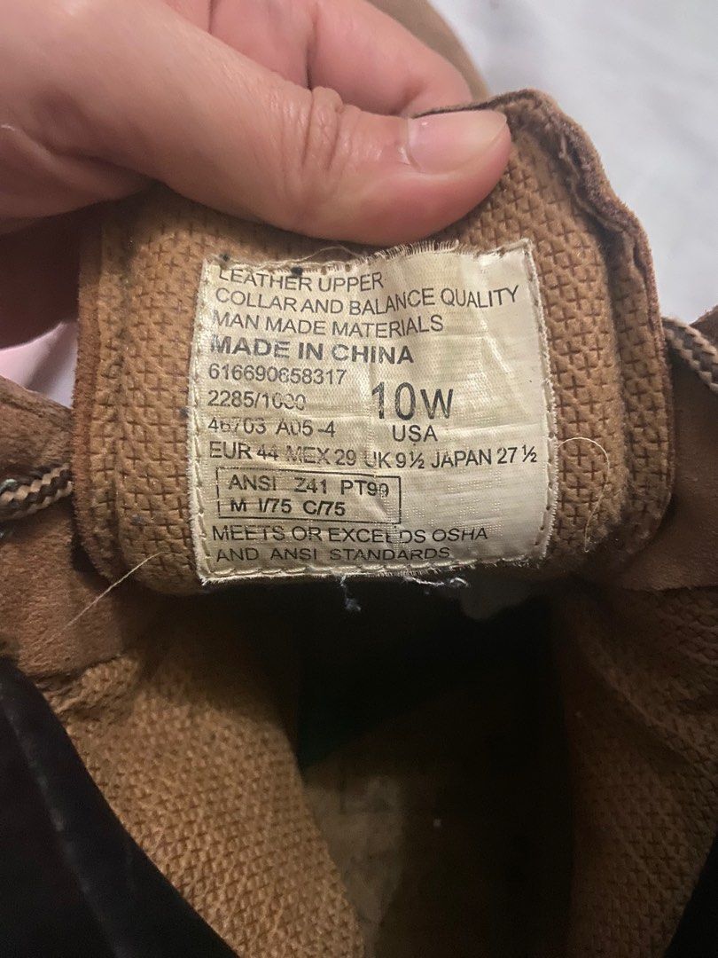 Wrangler Work Gear Leather Boots (Category: Boots) located in Jaen. Submitted by mamaus (Listing ID 1416536100, Image 2). Description: These Wrangler Work Gear boots are made of leather and feature a brown color. They have a lace-up design and a durable sole. The boots are marked as size 10W USA, EUR 44, and UK 9 1/2. The sole is oil resistant. Made in China..