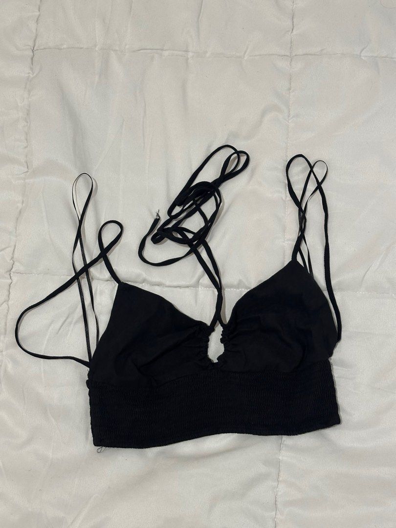 Zara Black Crop Top (Category: Others Tops) located in Quezon City. Submitted by dnnc__ (Listing ID 1416449474, Image 1). Description: - Zara black crop top - Halter neck design - Adjustable straps - Ribbed texture - Size S.