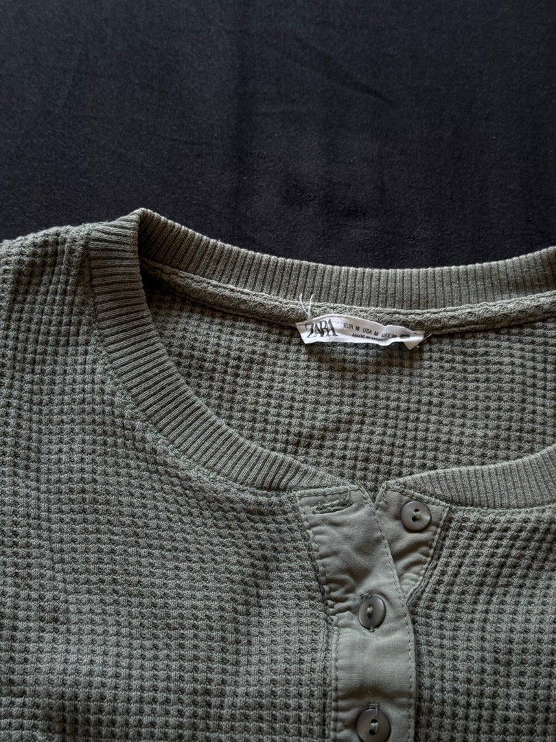 Zara Waffle Knit Crop Top Green - medium (Category: Blouses) located in Pasig City. Submitted by parisshopping (Listing ID 1416503247, Image 1). Description: CUTE Zara waffle knit crop top. 239 php ‼️ Nice green color. Super cute. Bagay with wide leg pants and low waist jeans..