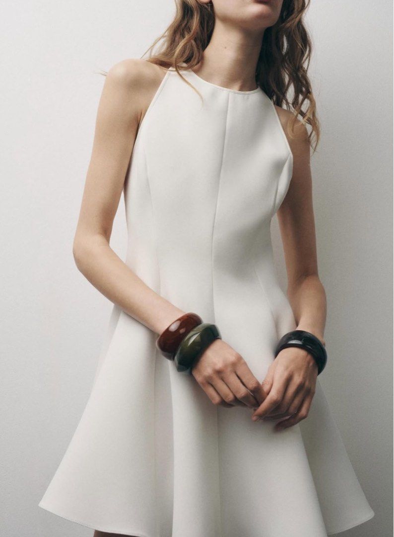 Zara White Halter Dress (Category: Dresses) located in Valenzuela. Submitted by andreaa1 (Listing ID 1416447262, Image 3). Description: - Zara white halter godet dress.