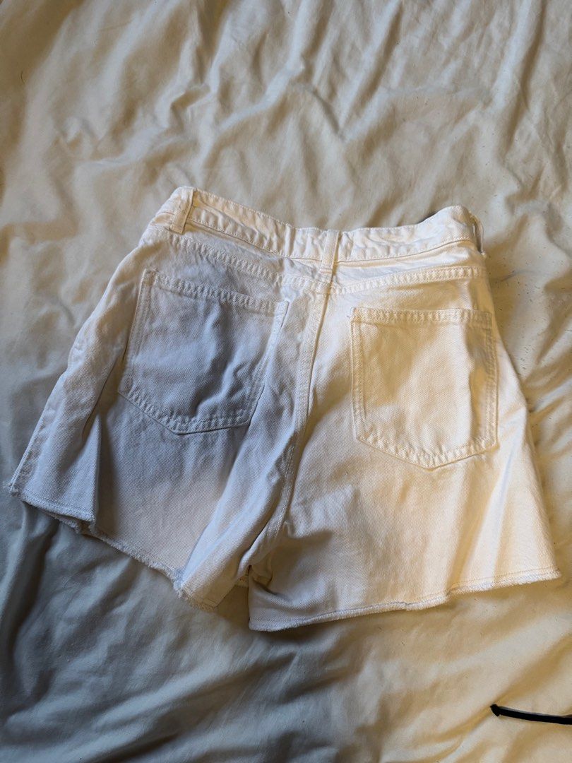 Zara White Highwaisted Denim Skort (Category: Skirts) located in Quezon City. Submitted by elle.declutters.ph (Listing ID 1416538640, Image 3). Description: Sale! Repriced from 500 to 300. Inner button is coming off but can be fixed - Zara white denim skort - Two front pockets - Two back pockets - Button closure - Size: EUR 34, USA 2, MEX 24.