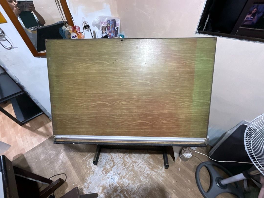 80cm by 120cm drafting table with straightedge (Category: Tables & Sets) located in Pasig City. Submitted by Sam_Lachica (Listing ID 1413067703, Image 2). Description: - adjustable angle - adjustable height - with extension cord for pickup only pasig.