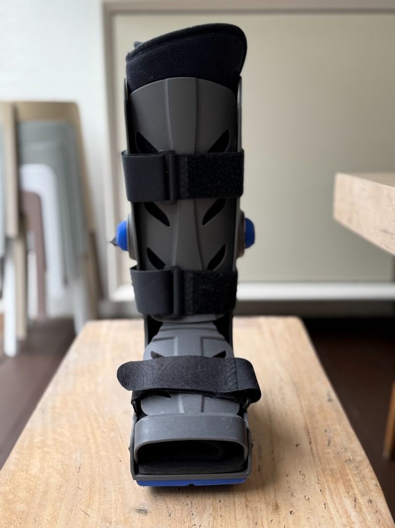 Apollo Walking Boot (Category: Braces, Support & Protection) located in Singapore. Submitted by skinnyyogi (Listing ID 1413068813, Image 3). Description: Features adjustable straps for a secure fit and a supportive design. The boot is clean and ready for use. Perfect for recovery or support..
